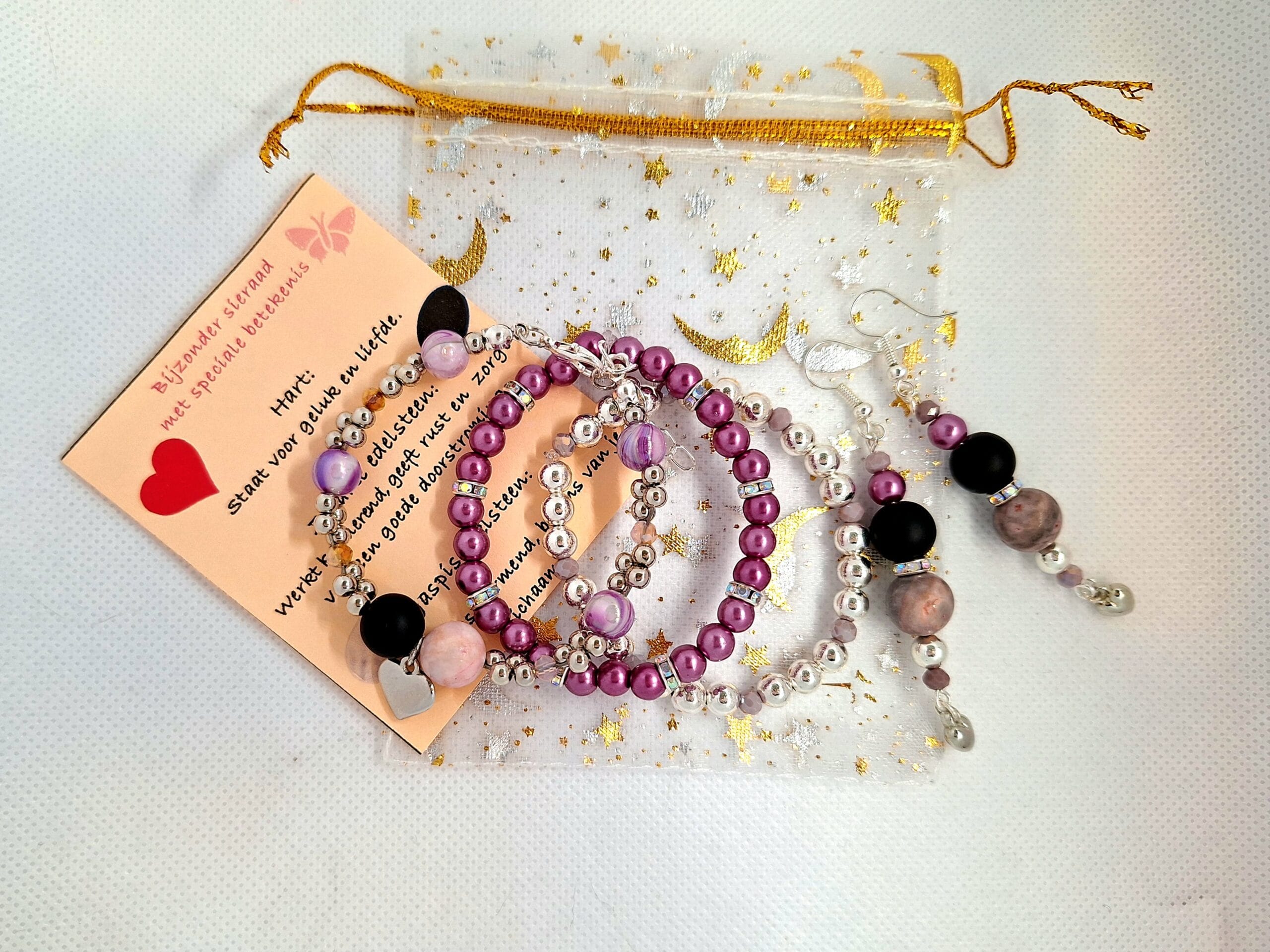 Set van 3 geluks- Armbanden (verstelbaar)en 1 paar Oorbellen Zilverkleurig/ paars, zilverkleurig, hart