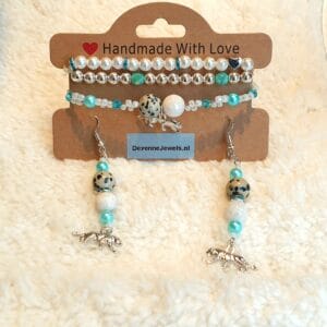 Set van 3 geluks- Armbanden (verstelbaar)en 1 paar Oorbellen/ licht blauw, wit, zilverkleurige Tijger