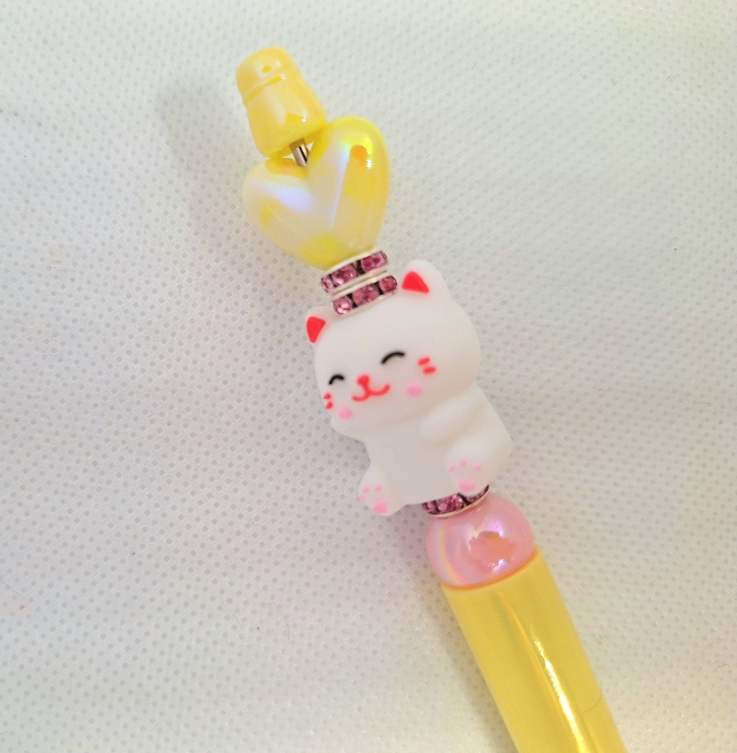 Handgemaakte luxe Kattenpen/ geel, roze, steentjes - Afbeelding 2