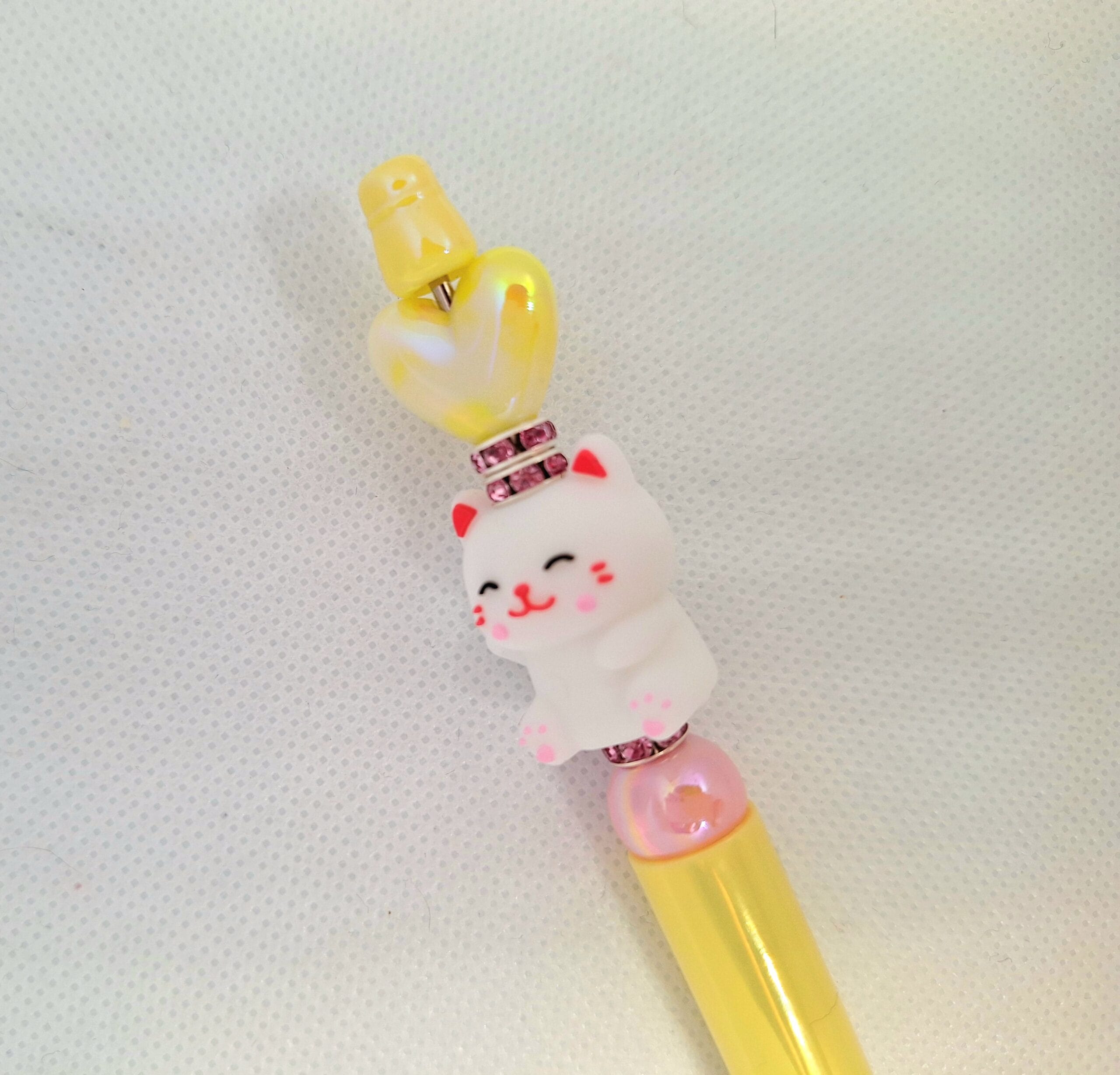 Handgemaakte luxe Kattenpen/ geel, roze, steentjes - Afbeelding 4