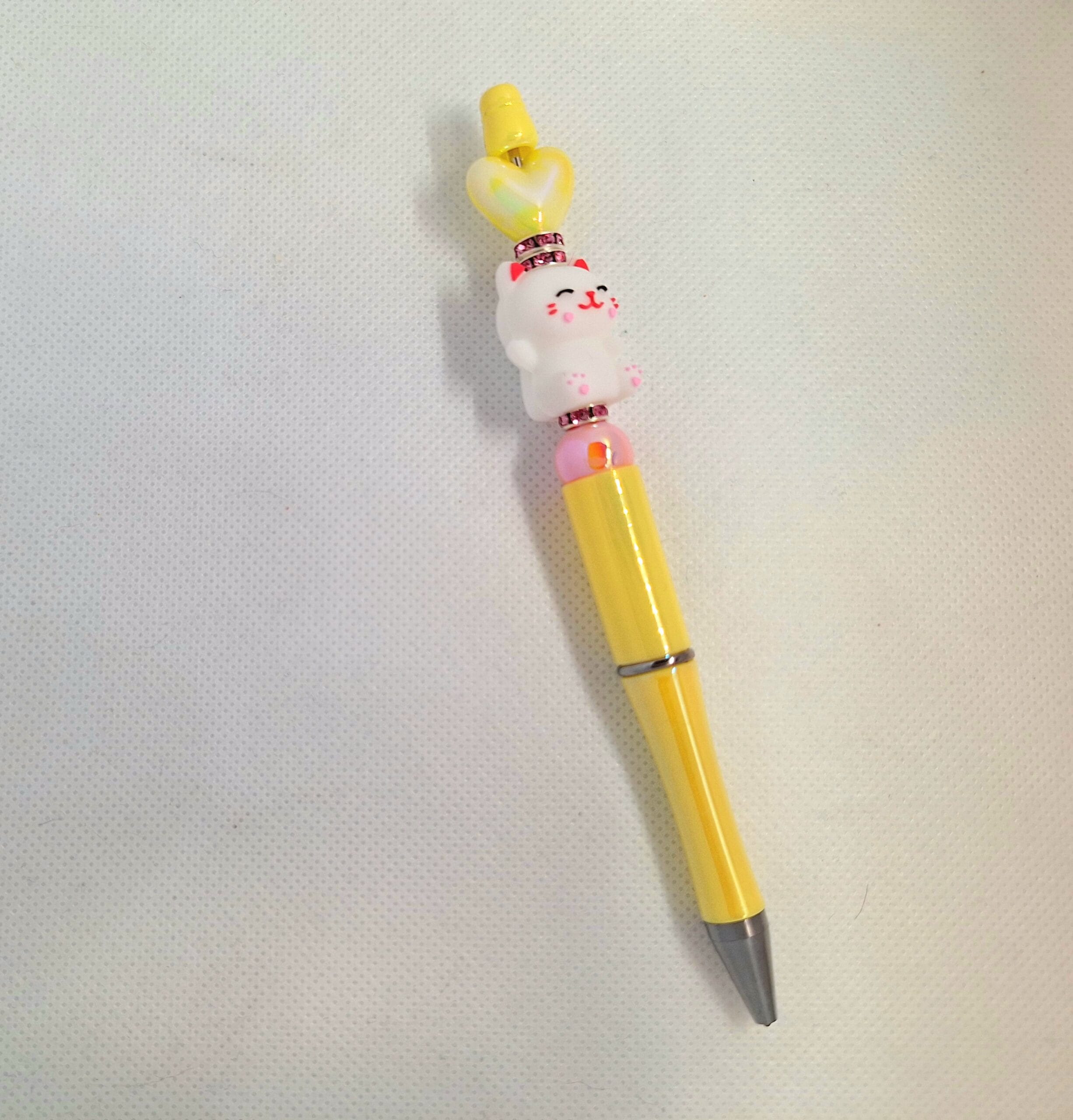 Handgemaakte luxe Kattenpen/ geel, roze, steentjes