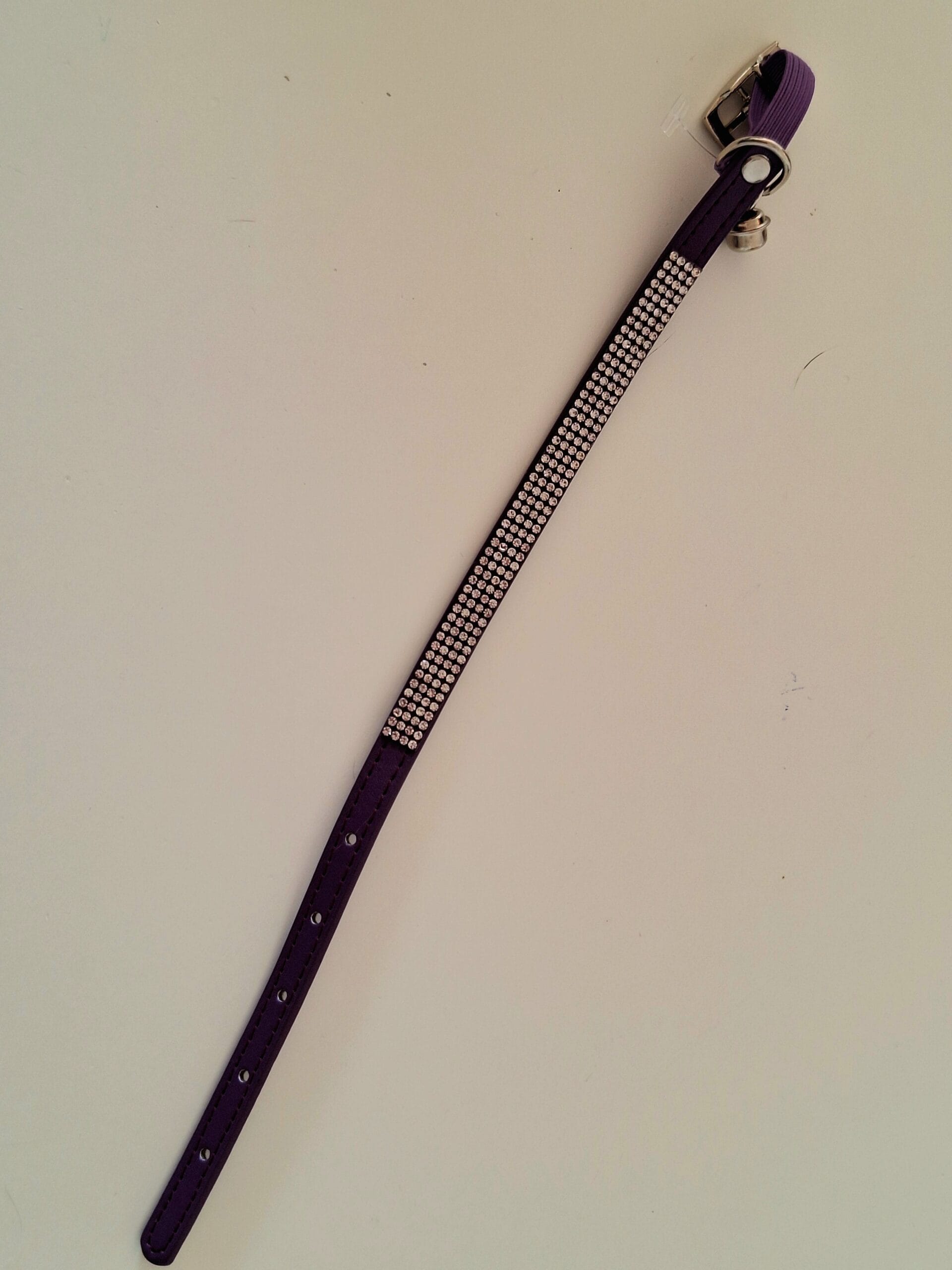 Stijlvolle kattenhalsbandjes/ Paars met zilverkleurige steentjes