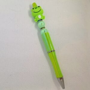 Handgemaakte luxe Kikker pen/ groen, parelmoer, steentjes