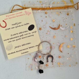 Geluks sleutelhanger zilverkleurig/ Hoefijzer zilverkleurig, glas en glitterkraal