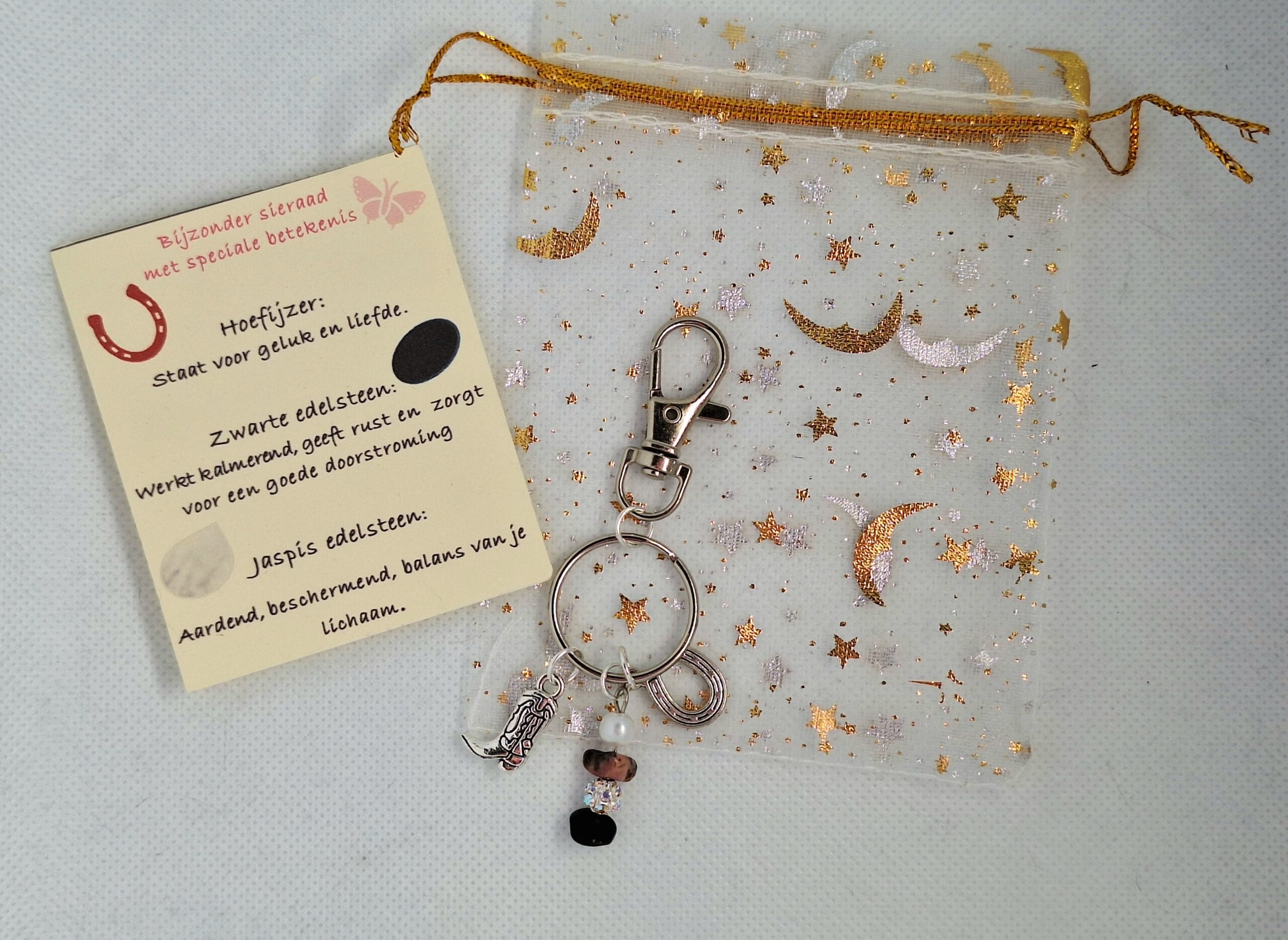 Geluks sleutelhanger zilverkleurig/ Hoefijzer zilverkleurig, witte parelkleurige en glitter kraal