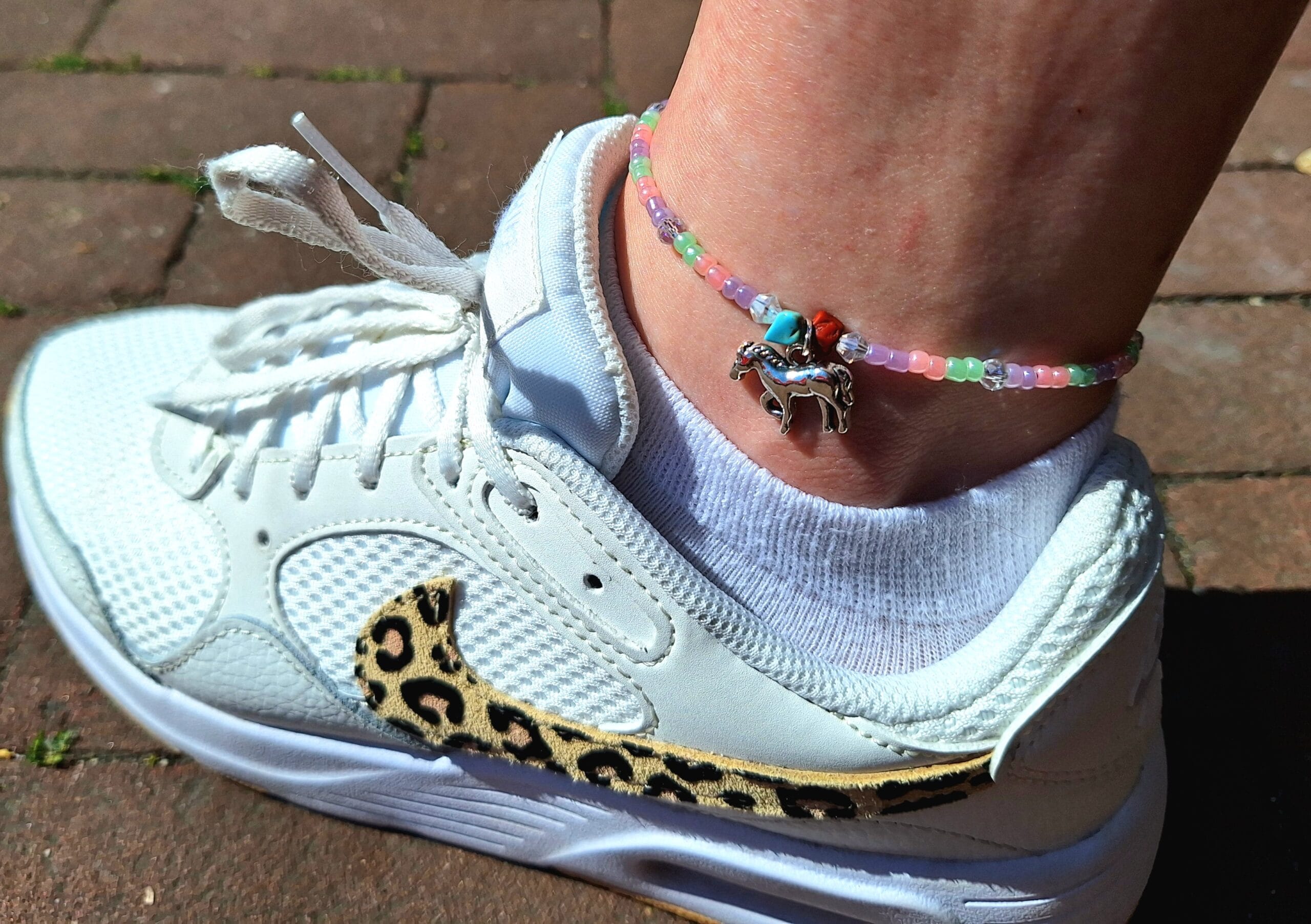 Enkelarmband Zilverkleurig paard/ zilverkleurig, zomerse tinten, roze, lila, groen