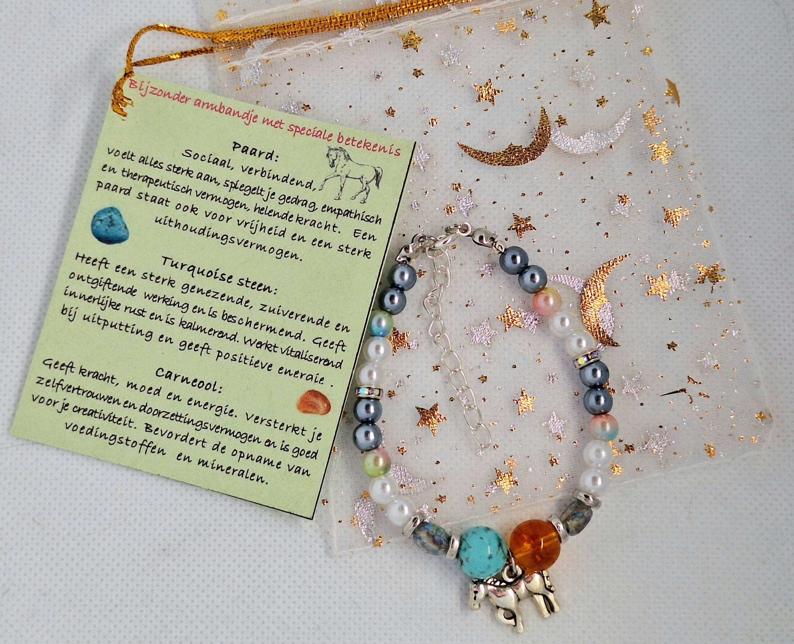 Armband Zilverkleurig paard/ zilverkleurige, witkleurige parel, blauw zilverkleurig