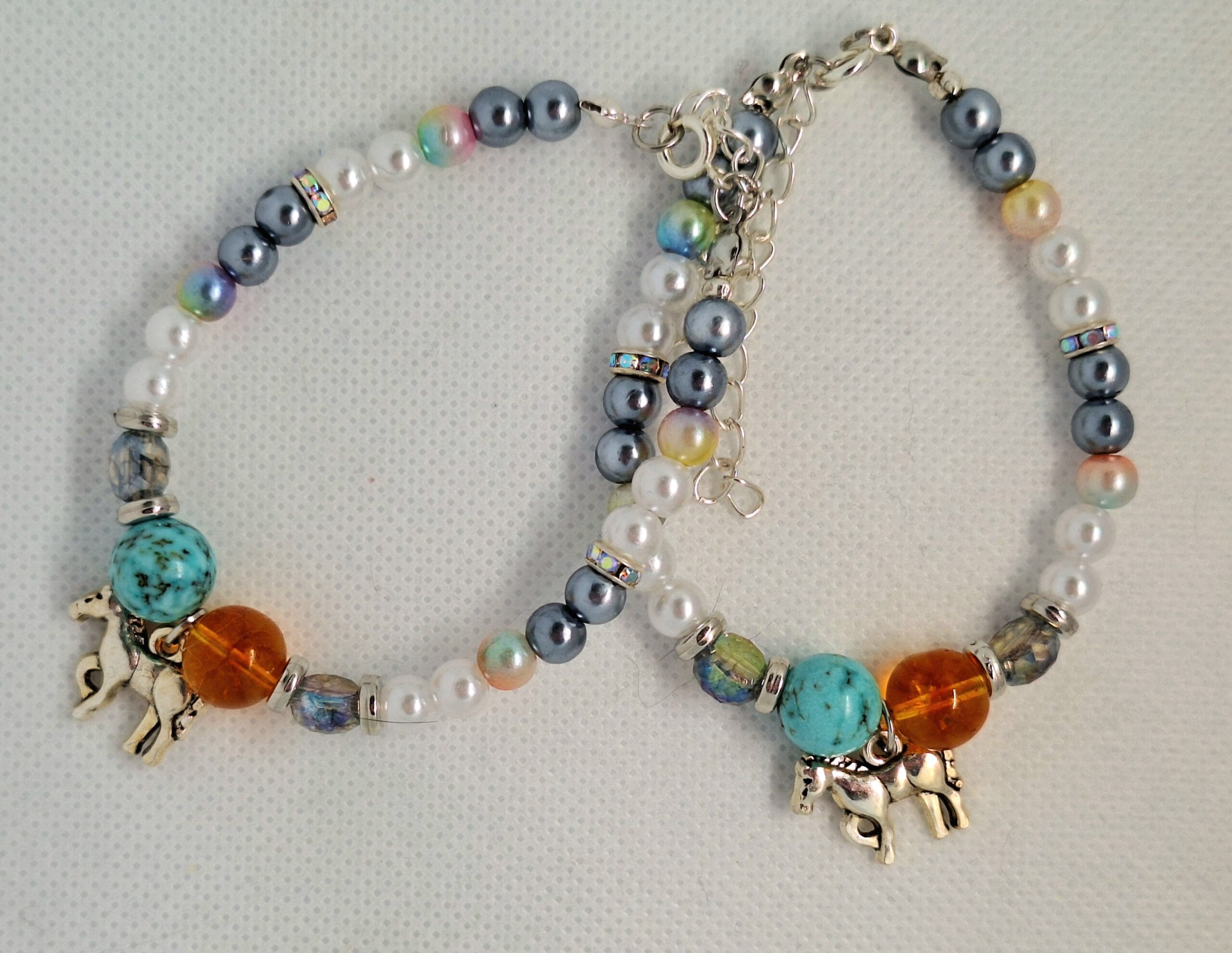 Armband Zilverkleurig paard/ zilverkleurige, witkleurige parel, blauw zilverkleurig - Afbeelding 4